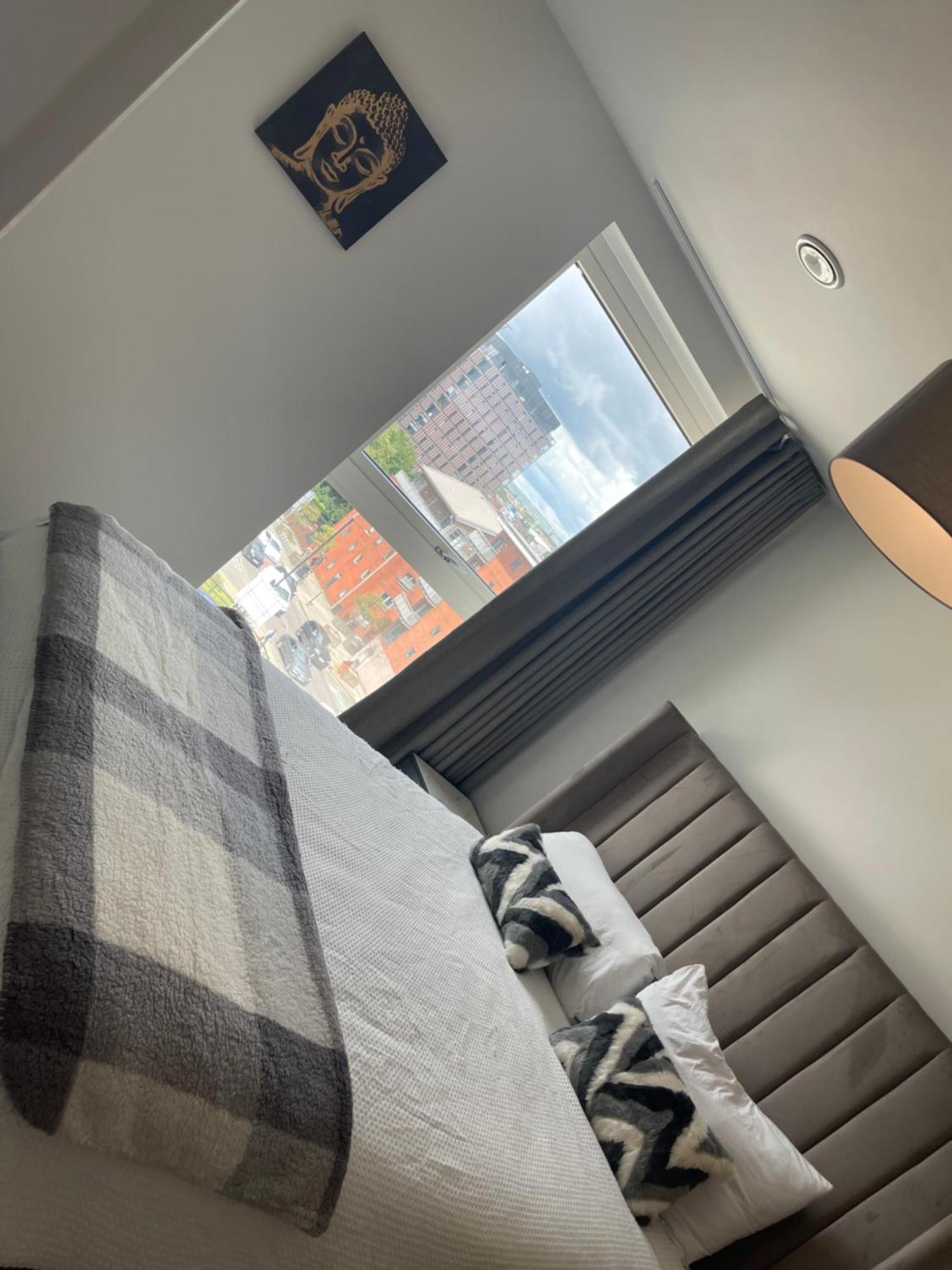 Modern 2 Bedroom City Centre Apartment W Balcony Manchester Dış mekan fotoğraf
