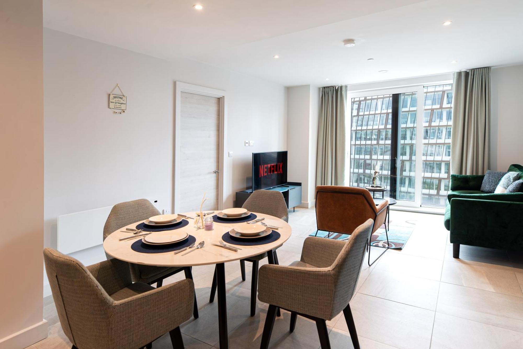 Modern 2 Bedroom City Centre Apartment W Balcony Manchester Dış mekan fotoğraf